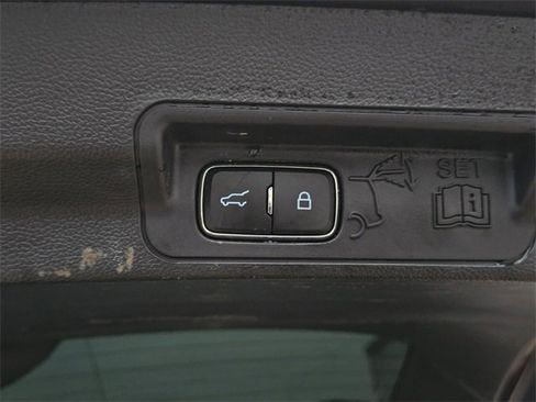 Used 2022 Ford Explorer XLT w/ Equipment Group 202A image 10