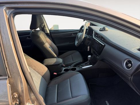 Used 2017 Toyota Corolla LE w/ Carpet Mat Package (TMS) FWD image 15