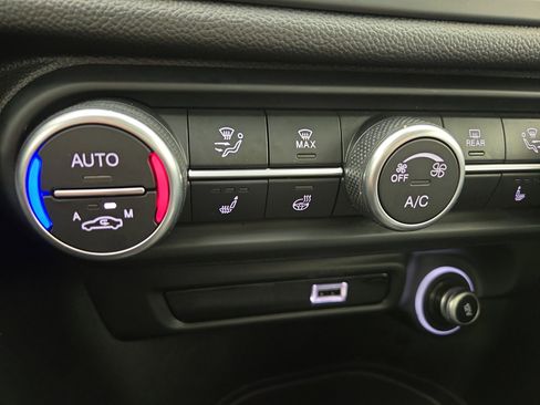 Used 2023 Alfa Romeo Giulia Ti w/ Active Assist Plus Package image 27