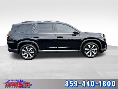 Used 2025 Honda Pilot Touring image 9