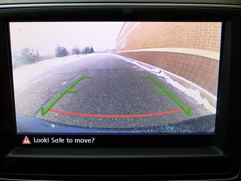 Used 2016 Volkswagen Golf SE image 32