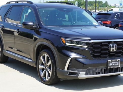 Used 2023 Honda Pilot Elite image 3