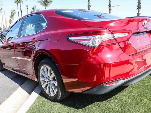 Used 2018 Toyota Camry LE image 5