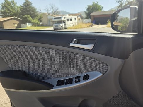 Used 2014 Hyundai Accent GLS image 8