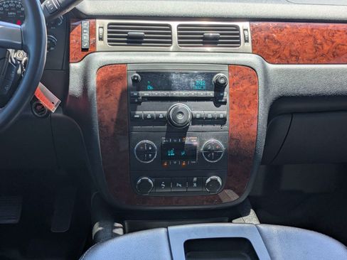 Used 2011 Chevrolet Suburban 2500 LT w/ Luxury Package AWD/4WD image 20