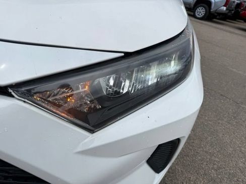 Used 2021 Toyota RAV4 LE AWD/4WD image 10
