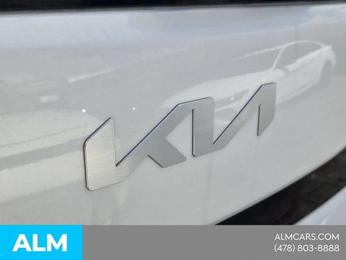 Used 2025 Kia Soul LX w/ LX Technology Package FWD image 10