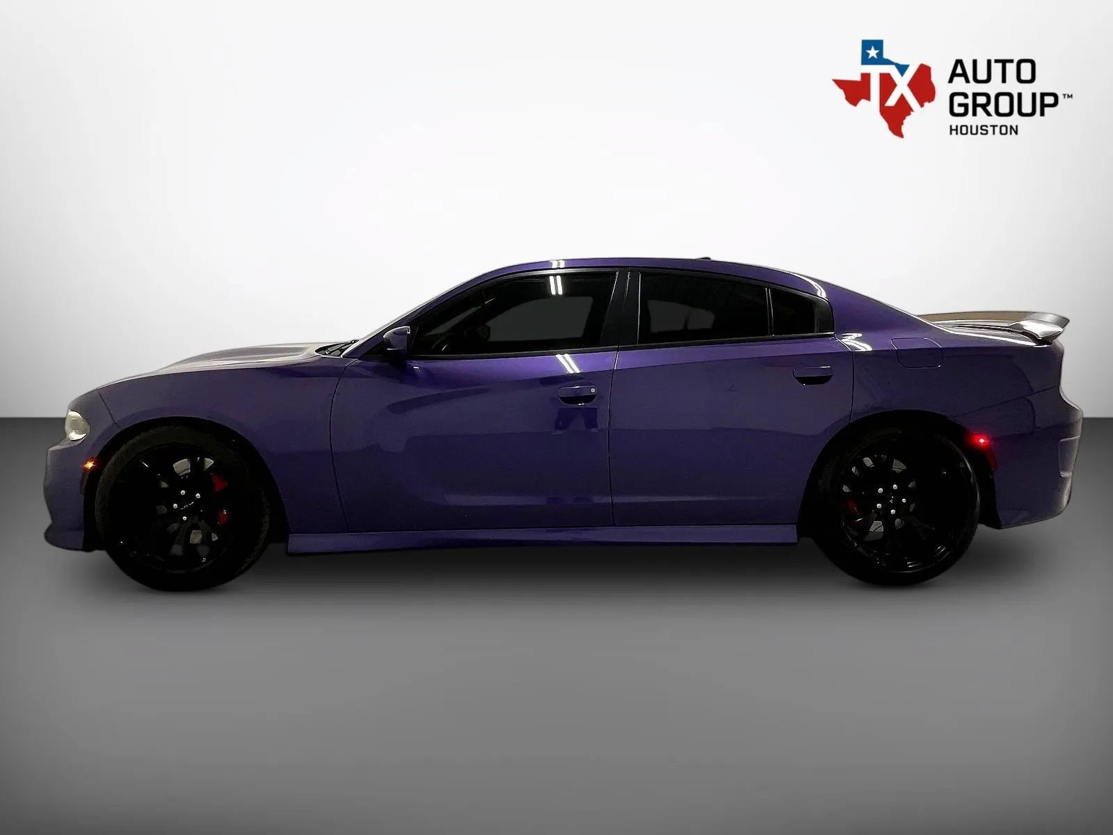 Used 2016 Dodge Charger SRT RWD image 9