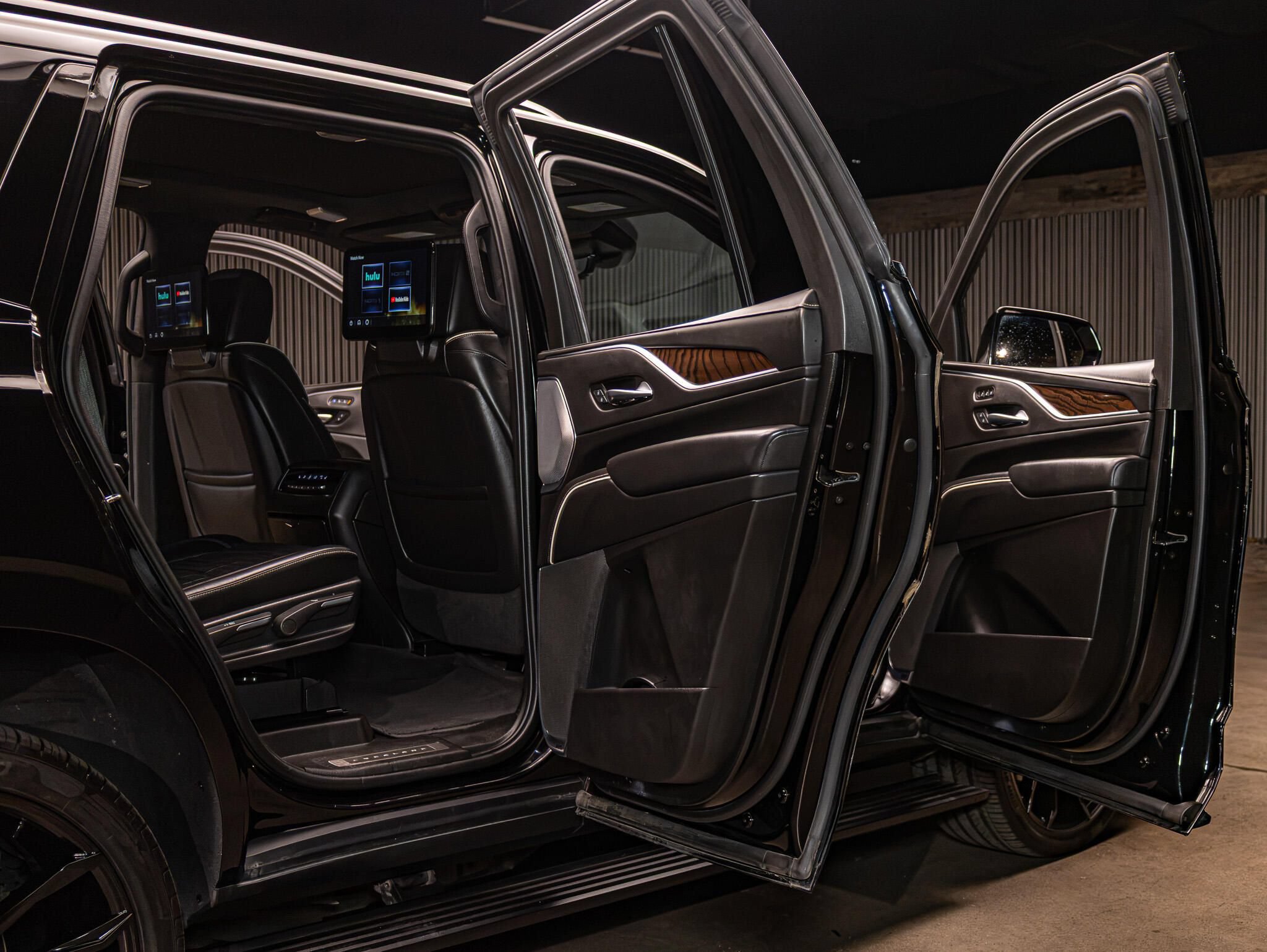 Used 2022 Cadillac Escalade Sport Platinum w/ LPO, ONYX Package AWD/4WD image 29