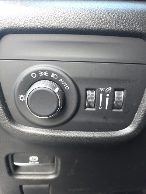 Used 2023 Jeep Grand Cherokee Altitude AWD/4WD image 15