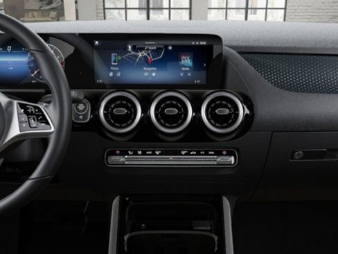 Used 2026 Mercedes-Benz GLA 250 4MATIC image 6