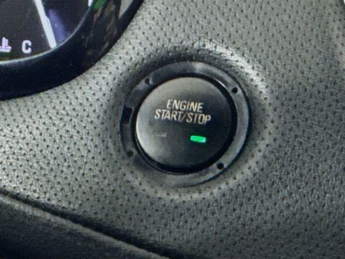 Used 2018 Cadillac XT5 Luxury w/ Driver Awareness Package image 18