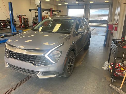 Used 2023 Kia Sportage EX image 5
