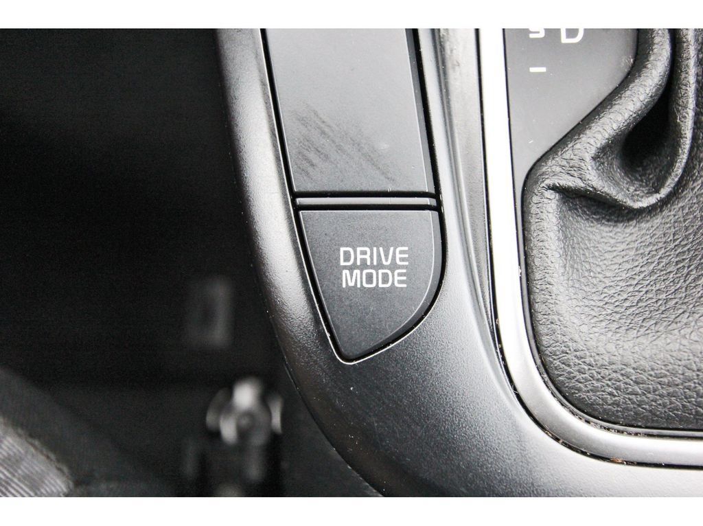 Used 2025 Kia Soul LX w/ LX Technology Package FWD image 29