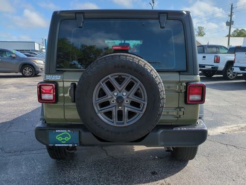 Used 2025 Jeep Wrangler Sport image 5