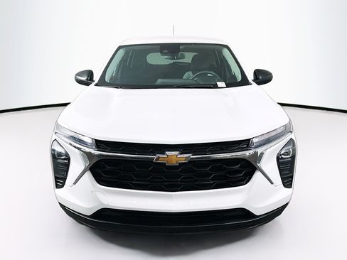 Used 2024 Chevrolet Trax LS FWD image 2