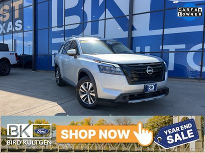 Used 2025 Nissan Pathfinder SL w/ Black Appearance Package
