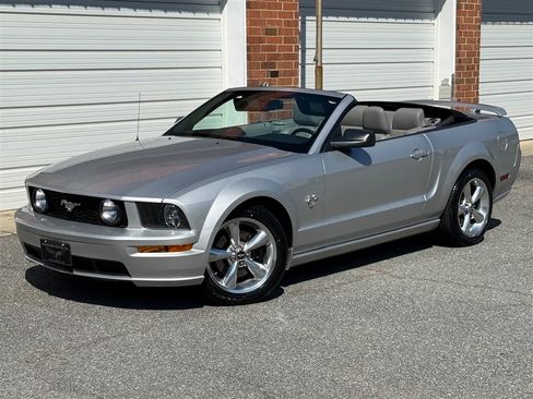 Used 2009 Ford Mustang GT RWD image 12