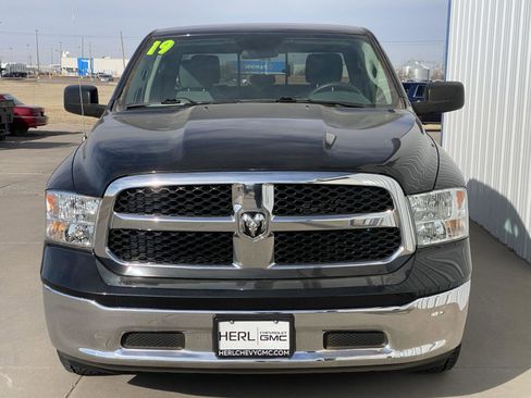 Used 2019 RAM 1500 Classic SLT RWD image 2