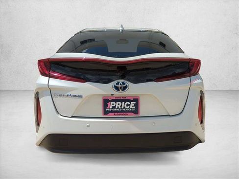 Certified 2018 Toyota Prius Prime Advanced FWD image 7