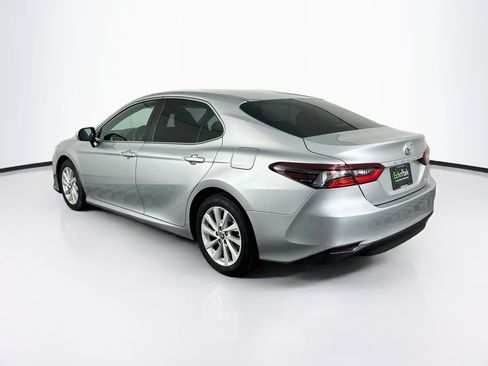 Used 2022 Toyota Camry LE FWD image 5