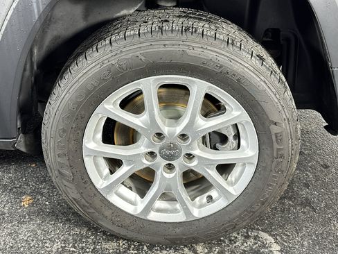 Used 2016 Jeep Cherokee Latitude w/ Comfort/Convenience Group image 14