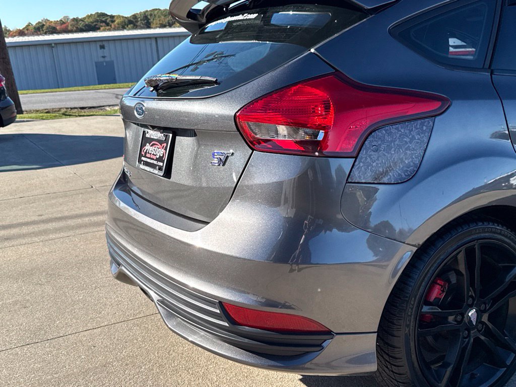 Used 2017 Ford Focus ST w/ Equipment Group 402A FWD image 17