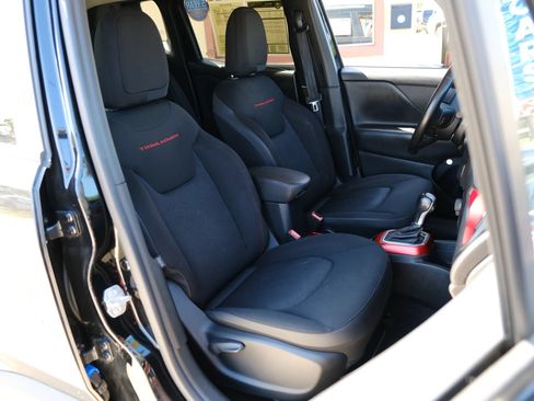 Used 2019 Jeep Renegade Trailhawk AWD/4WD image 11
