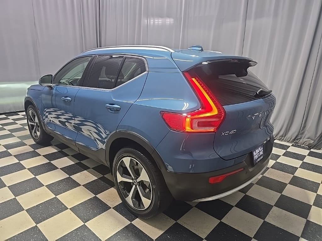 Used 2023 Volvo XC40 B5 Plus w/ Protection Package Premier AWD/4WD image 4