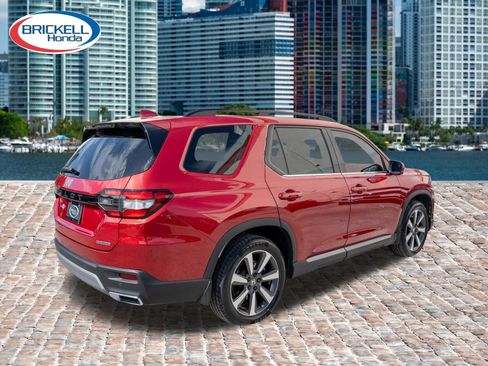 Certified 2025 Honda Pilot Touring image 5