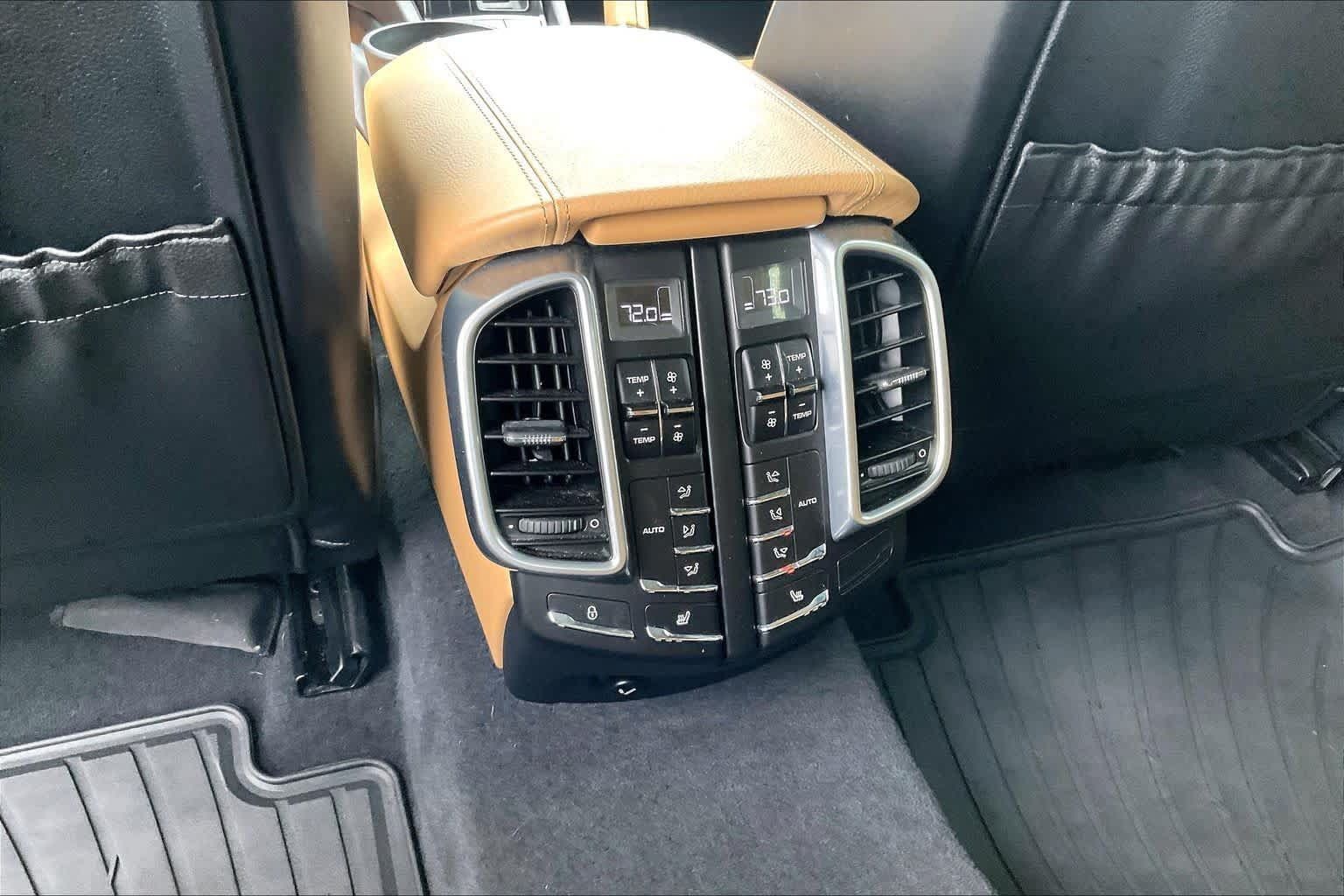 Used 2018 Porsche Cayenne AWD/4WD image 34