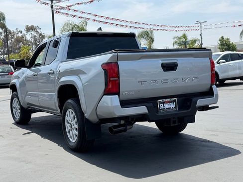 Certified 2025 Toyota Tacoma SR5 AWD/4WD image 8