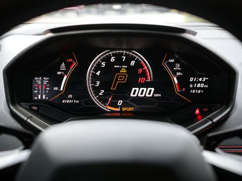 Used 2021 Lamborghini Huracan EVO RWD image 21