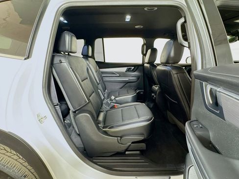 Certified 2025 Buick Enclave Preferred image 27