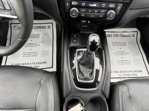 Used 2019 Nissan Rogue SL FWD image 29