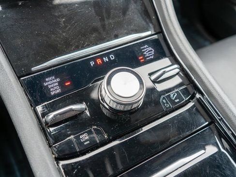 Used 2023 Jeep Grand Cherokee Overland w/ Luxury Tech Group IV AWD/4WD image 33