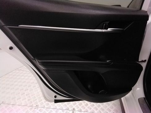 Used 2024 Toyota Camry SE image 34