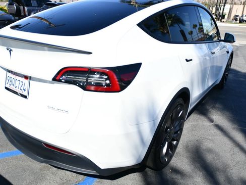 Used 2022 Tesla Model Y Performance AWD/4WD image 11