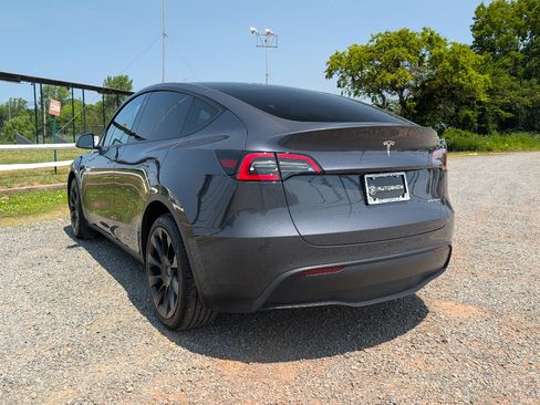 Used 2022 Tesla Model Y Long Range AWD/4WD image 8