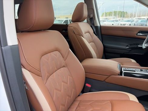 New 2026 Nissan Pathfinder Platinum image 21