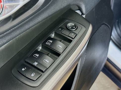 Used 2019 Jeep Cherokee Latitude w/ Popular Appearance Group AWD/4WD image 7