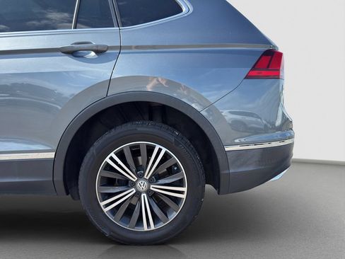 Used 2018 Volkswagen Tiguan SEL AWD/4WD image 22