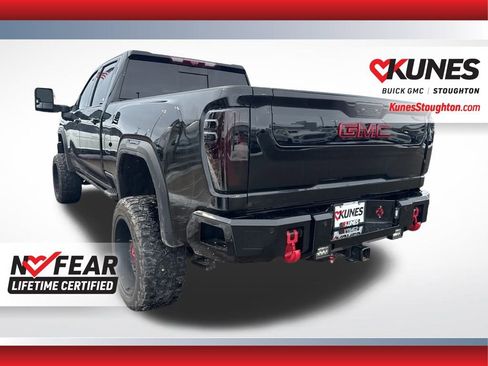 Used 2024 GMC Sierra 2500 AT4X image 9