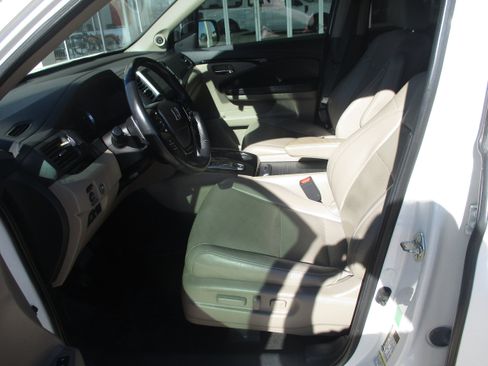 Used 2016 Honda Pilot Elite image 4