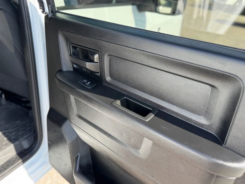 Used 2024 RAM 2500 Tradesman w/ Chrome Appearance Group image 29