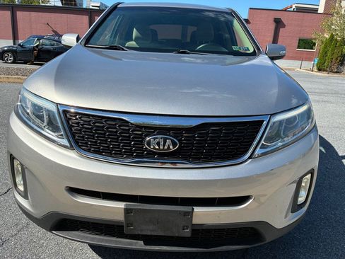 Used 2015 Kia Sorento LX image 2