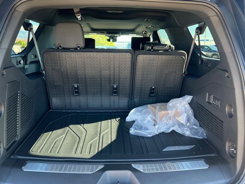 New 2026 Chevrolet Suburban Premier image 27