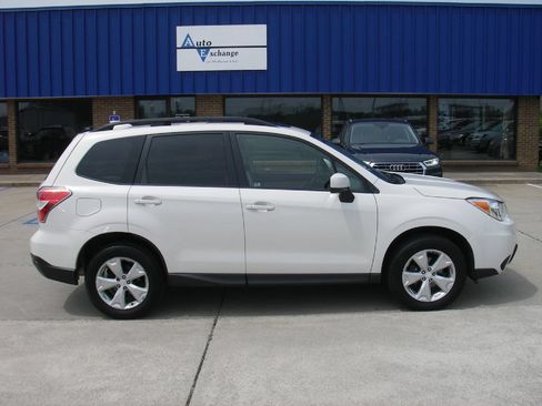 Used 2016 Subaru Forester 2.5i Premium w/ All-Weather Package AWD/4WD image 4