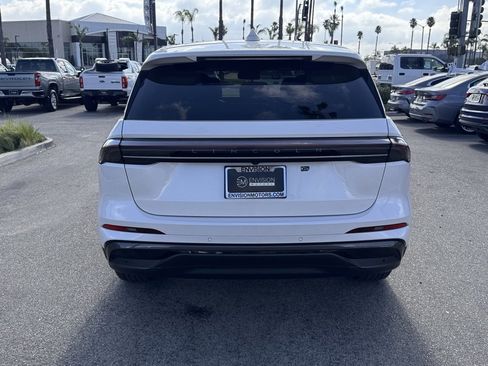 Used 2025 Lincoln Nautilus Premier w/ Equipment Group 102A image 11