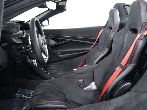 Used 2026 McLaren 750S Spider RWD image 5